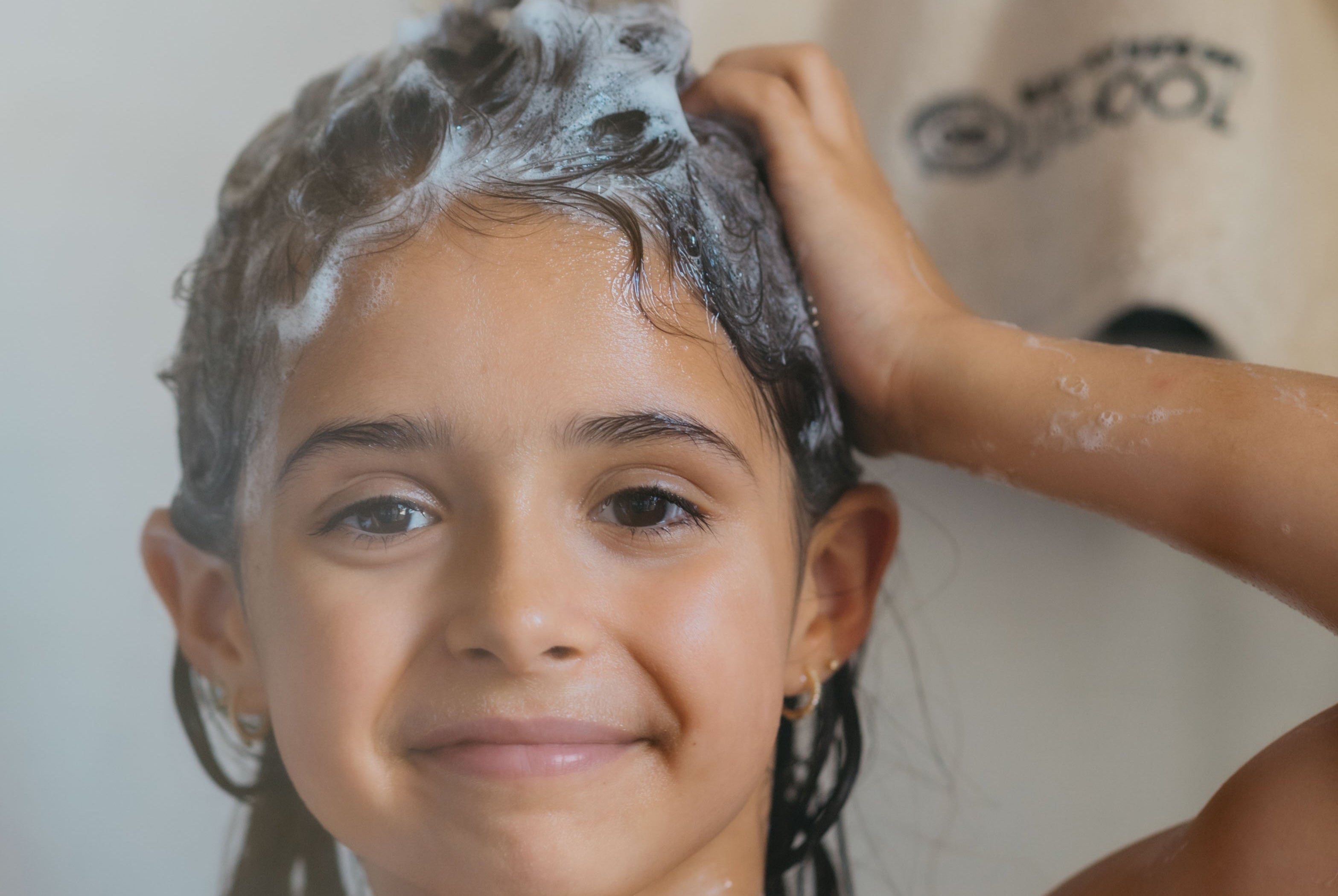 kid shampooing
