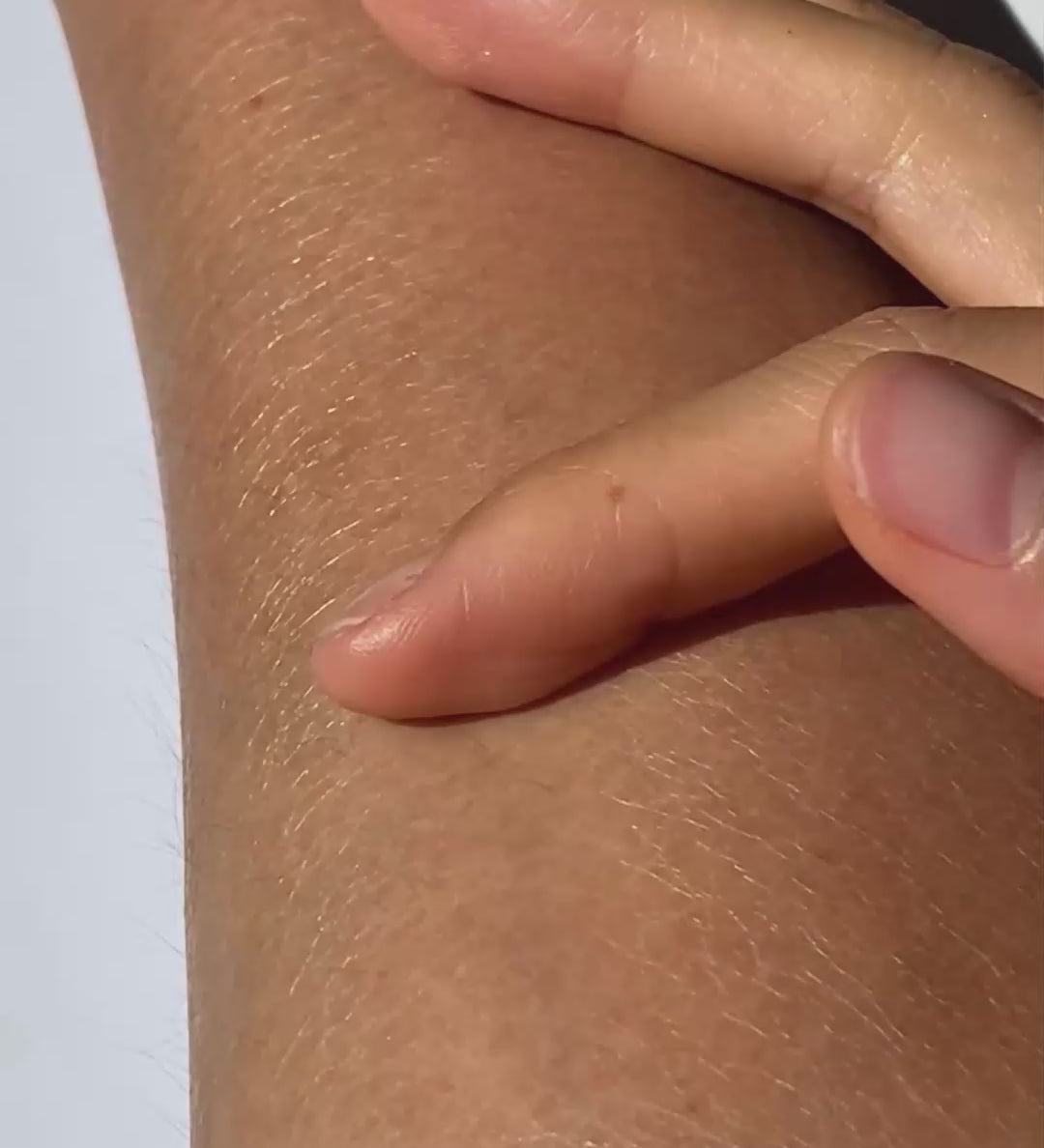 a video of the benefits of saya argan body oil for dry and scaly skin