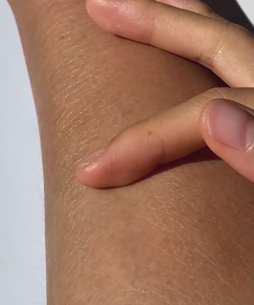 a video of the benefits of saya argan body oil for dry and scaly skin