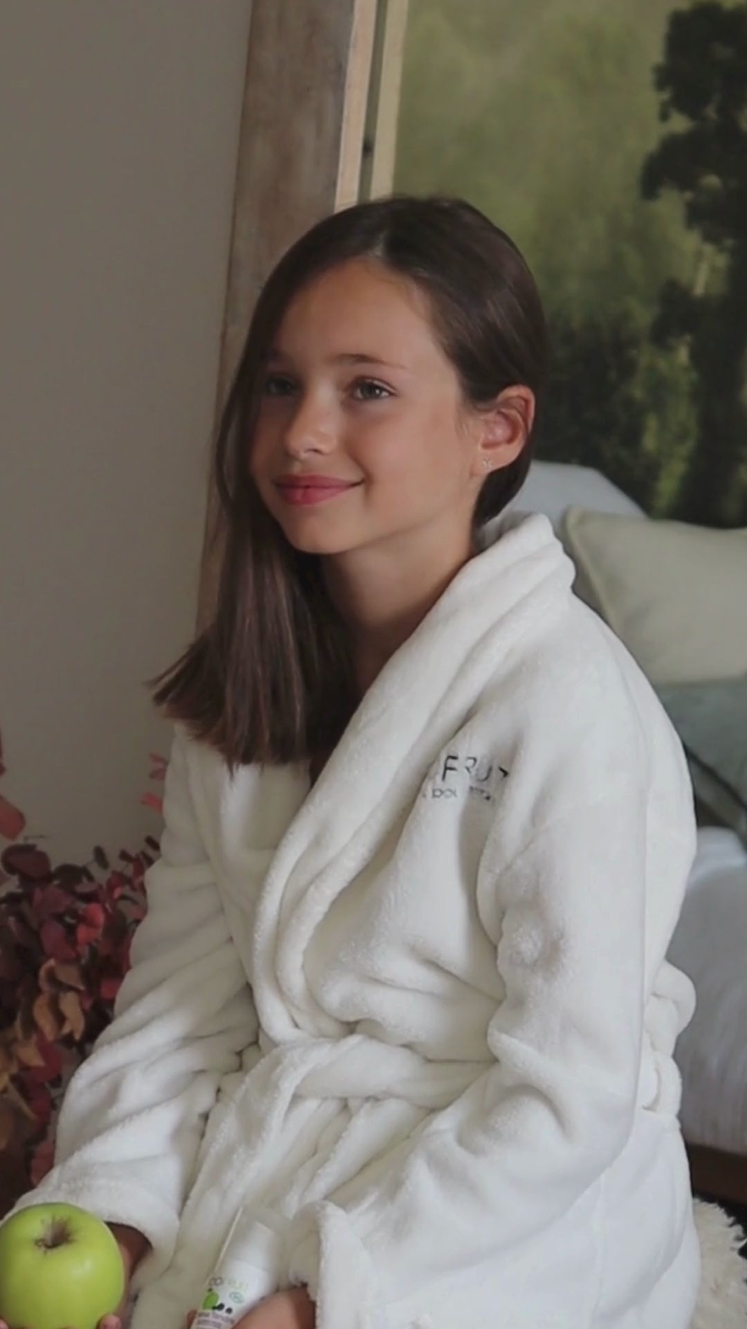 a girl using creme tendre on her face