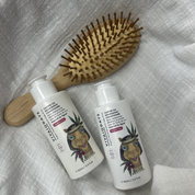 2 bottles of castor conditioner and a comb